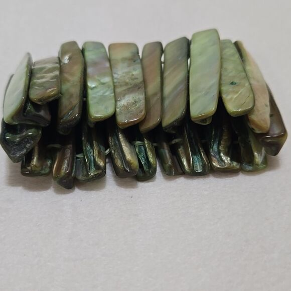 Green Abalone Shell Bracelet - Picture 3 of 7